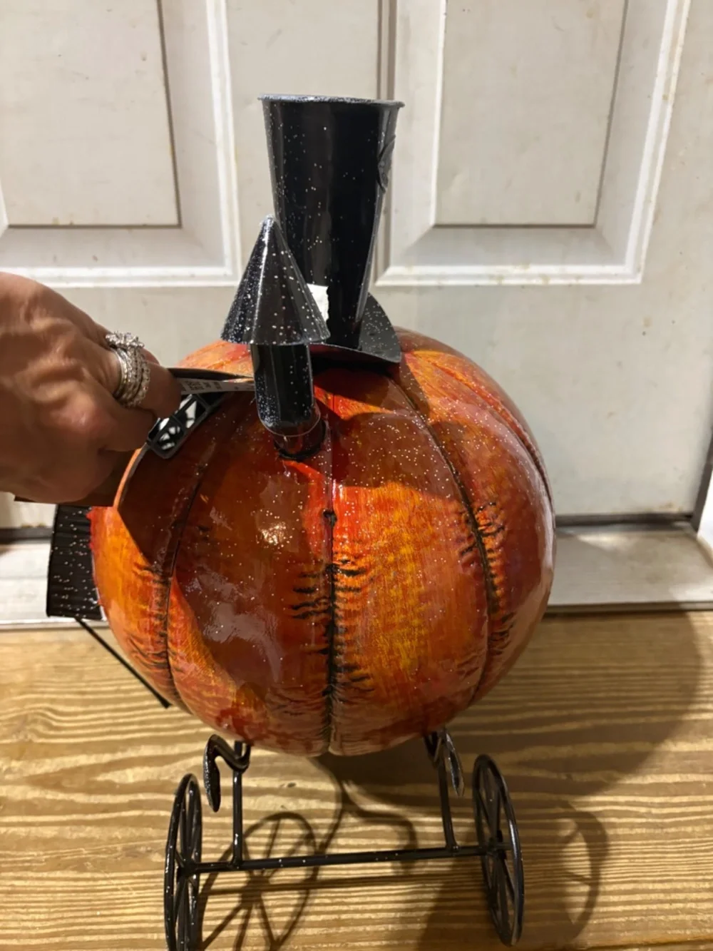 ZAERLTD ONLY ONE ON POSH- METAL PUMPKIN LIGHT UP ON CARRIAGE